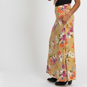 Maxi Skirt with pockets!